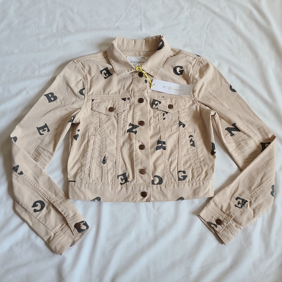 ❤️NWT BCBGeneration Nude/Blush/Black Scattered Alphabet Denim Jean Jacket, S - Picture 2 of 14